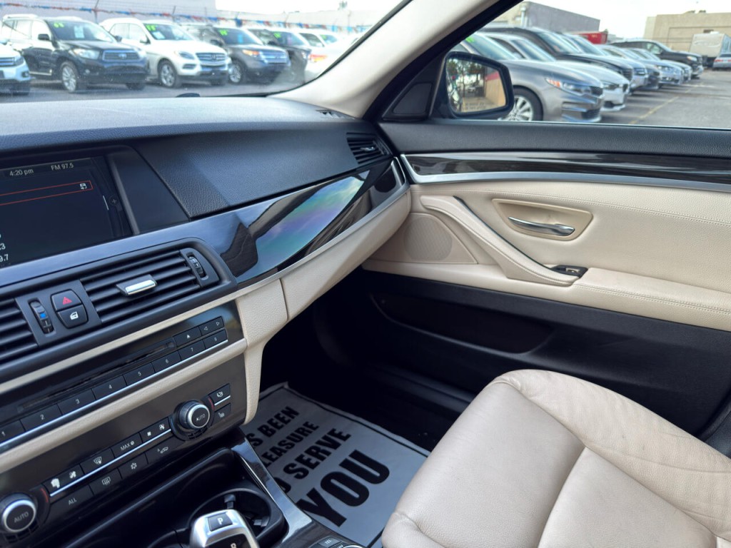 2012 BMW 5 Series Image 32
