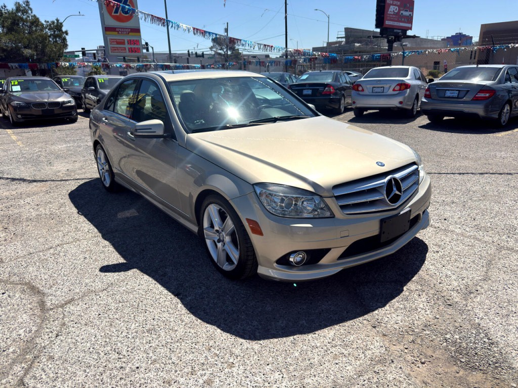 2010 Mercedes-Benz C-Class Image 4
