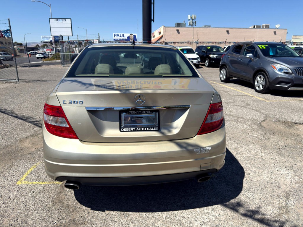 2010 Mercedes-Benz C-Class Image 7