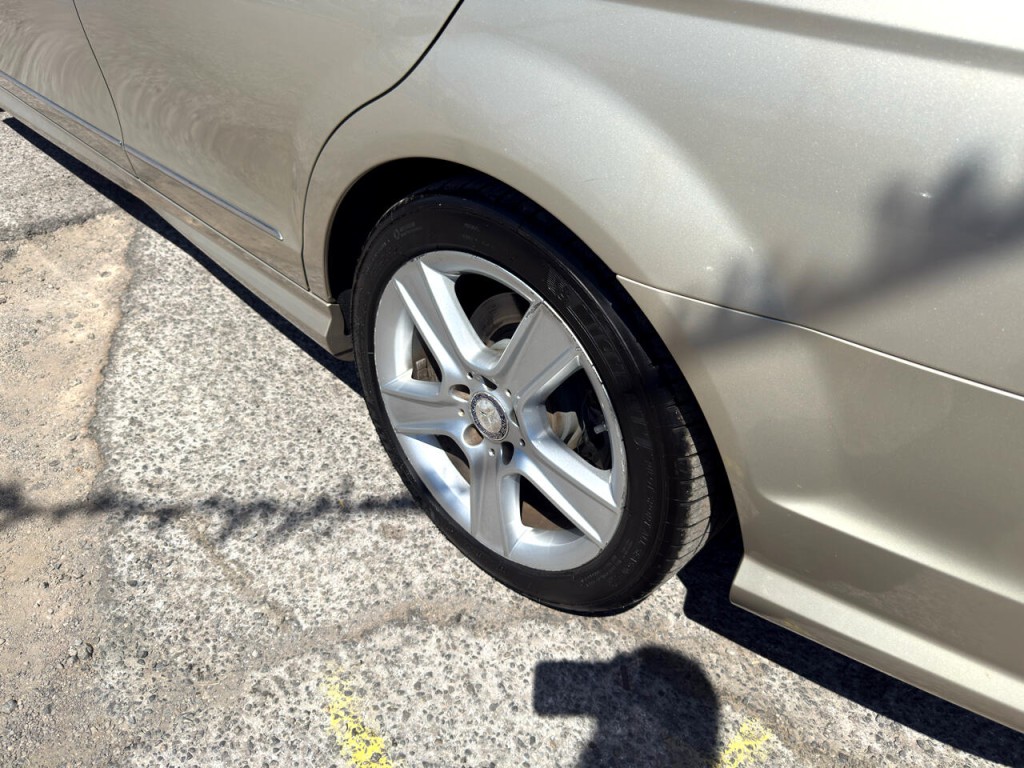 2010 Mercedes-Benz C-Class Image 11
