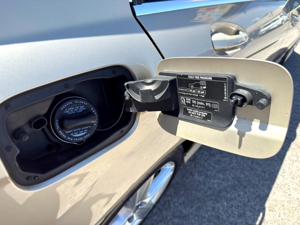 2010 Mercedes-Benz C-Class Image 14