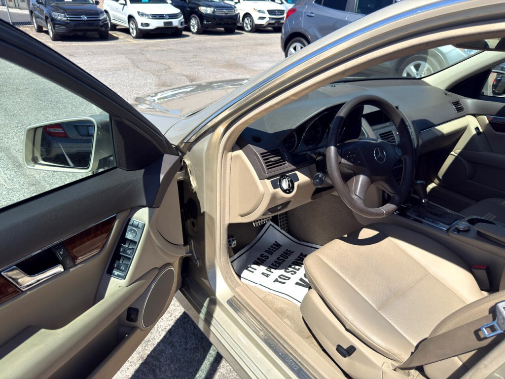 2010 Mercedes-Benz C-Class Image 17