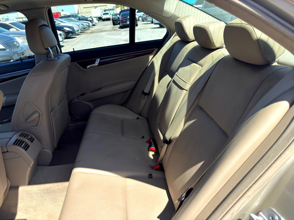 2010 Mercedes-Benz C-Class Image 20