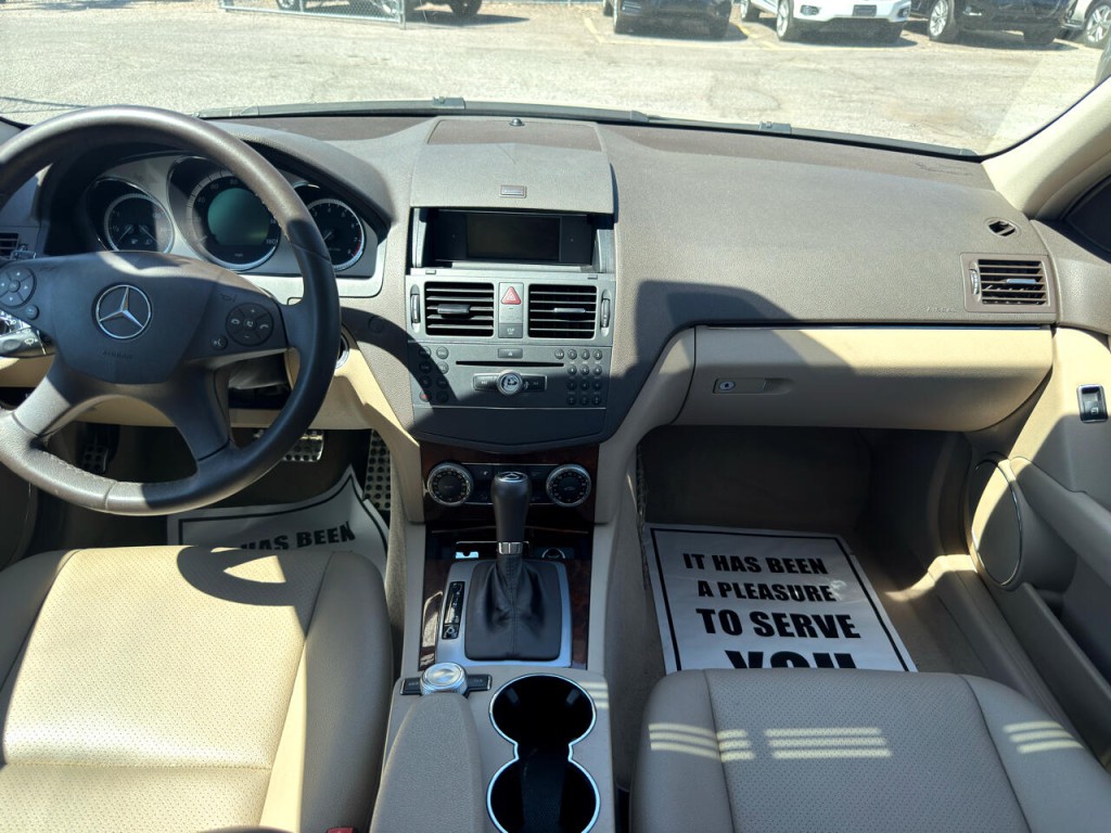 2010 Mercedes-Benz C-Class Image 27