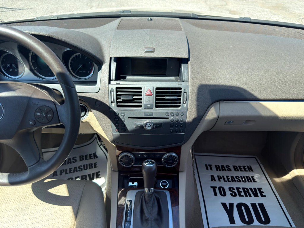 2010 Mercedes-Benz C-Class Image 28