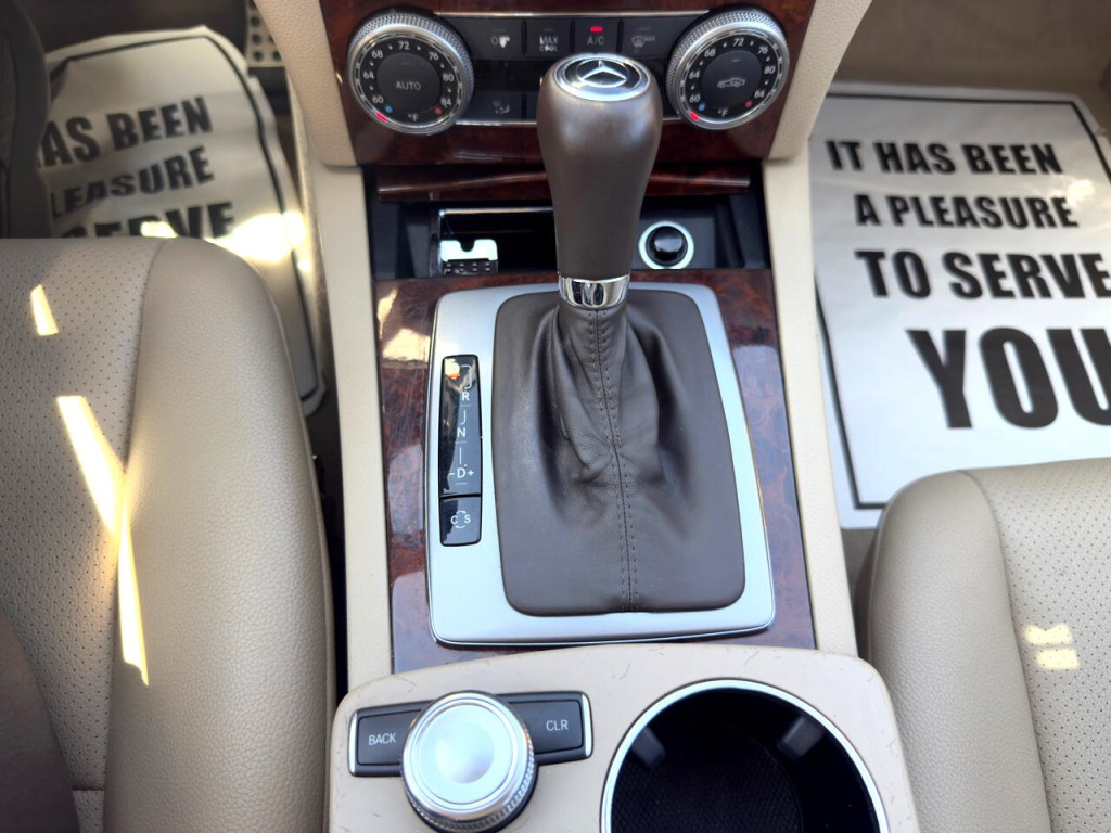 2010 Mercedes-Benz C-Class Image 30