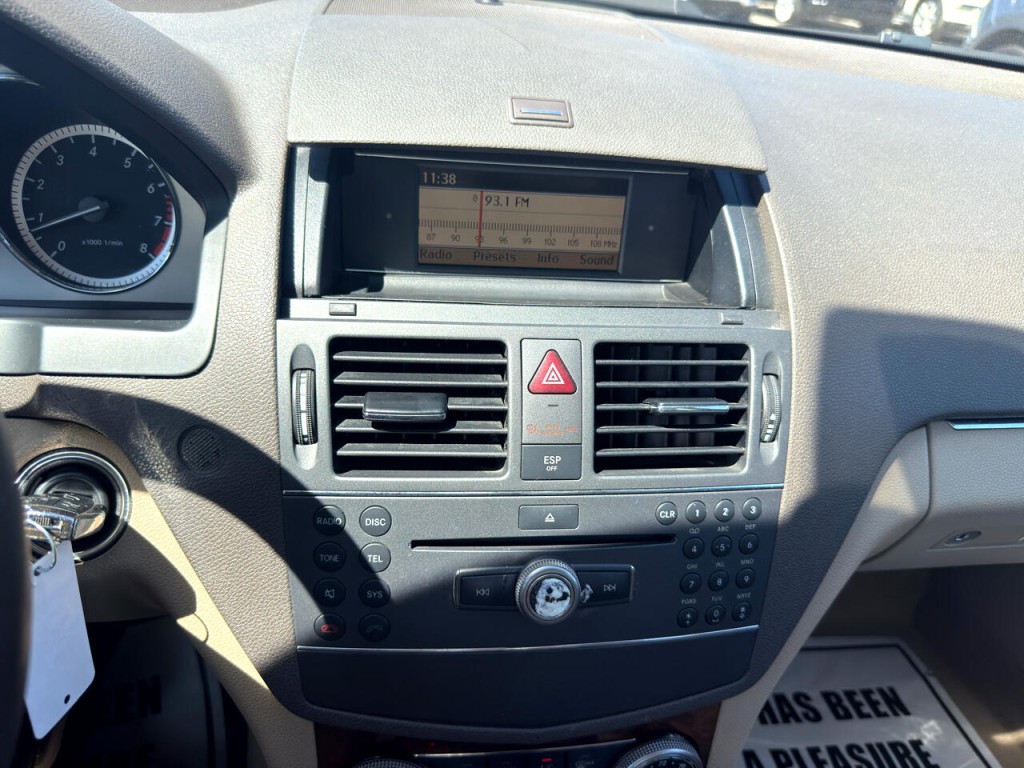 2010 Mercedes-Benz C-Class Image 31