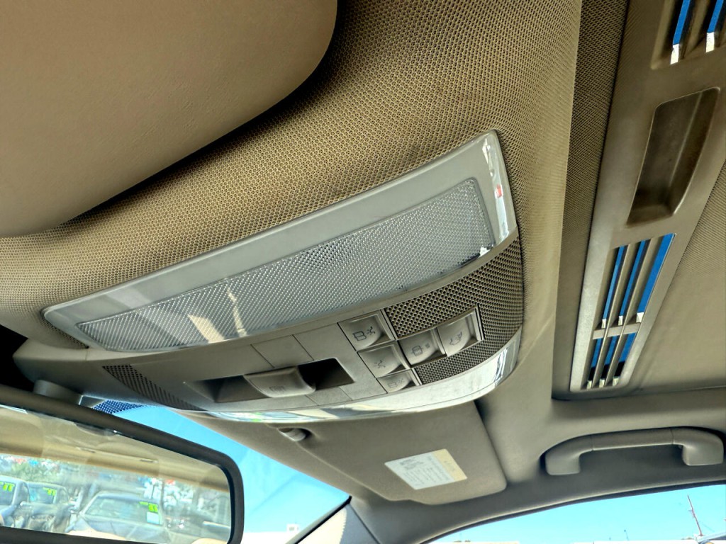 2010 Mercedes-Benz C-Class Image 32