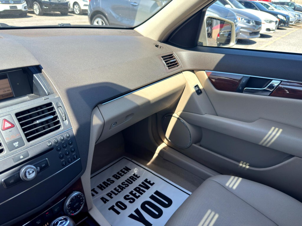 2010 Mercedes-Benz C-Class Image 33