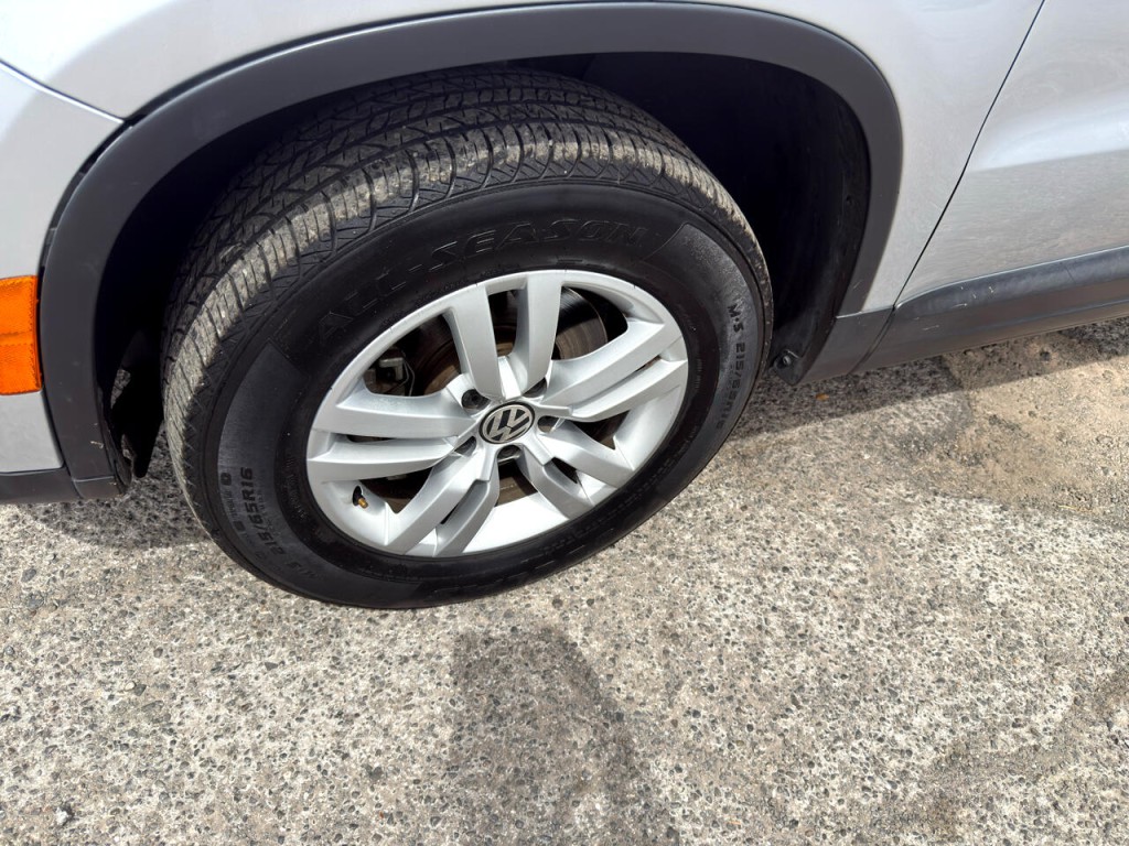 2017 Volkswagen Tiguan Image 10