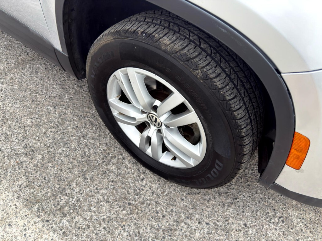 2017 Volkswagen Tiguan Image 12