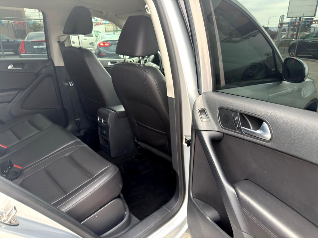 2017 Volkswagen Tiguan Image 22