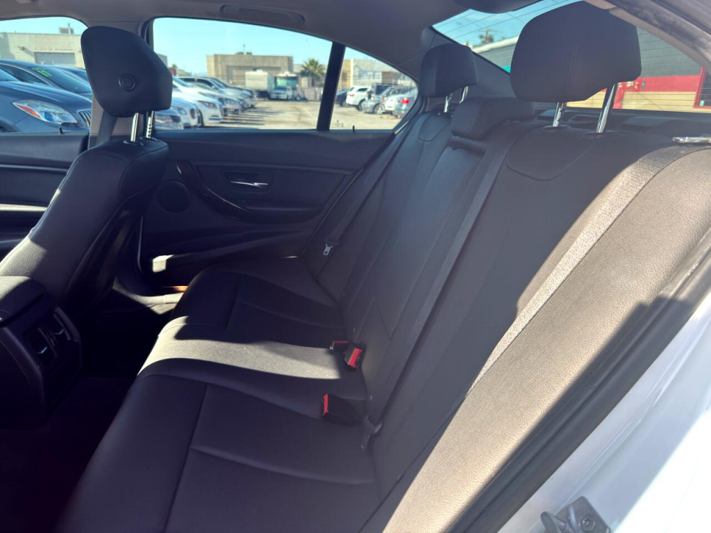 2015 BMW 3 Series Image 14