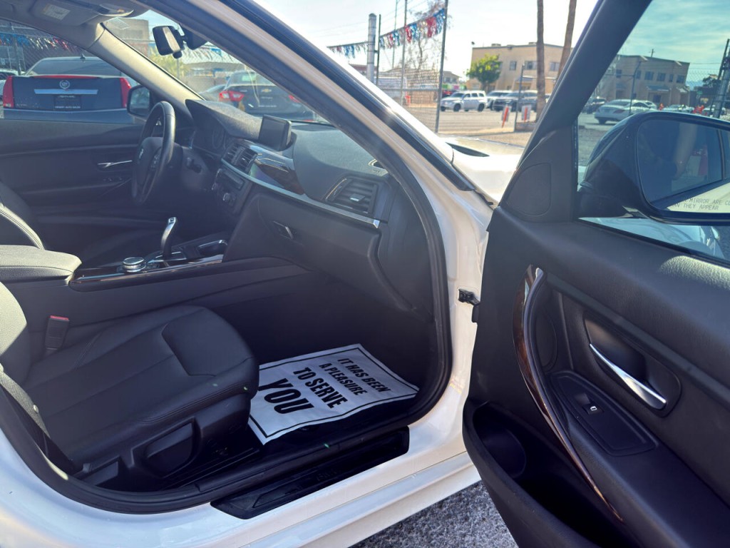 2015 BMW 3 Series Image 15