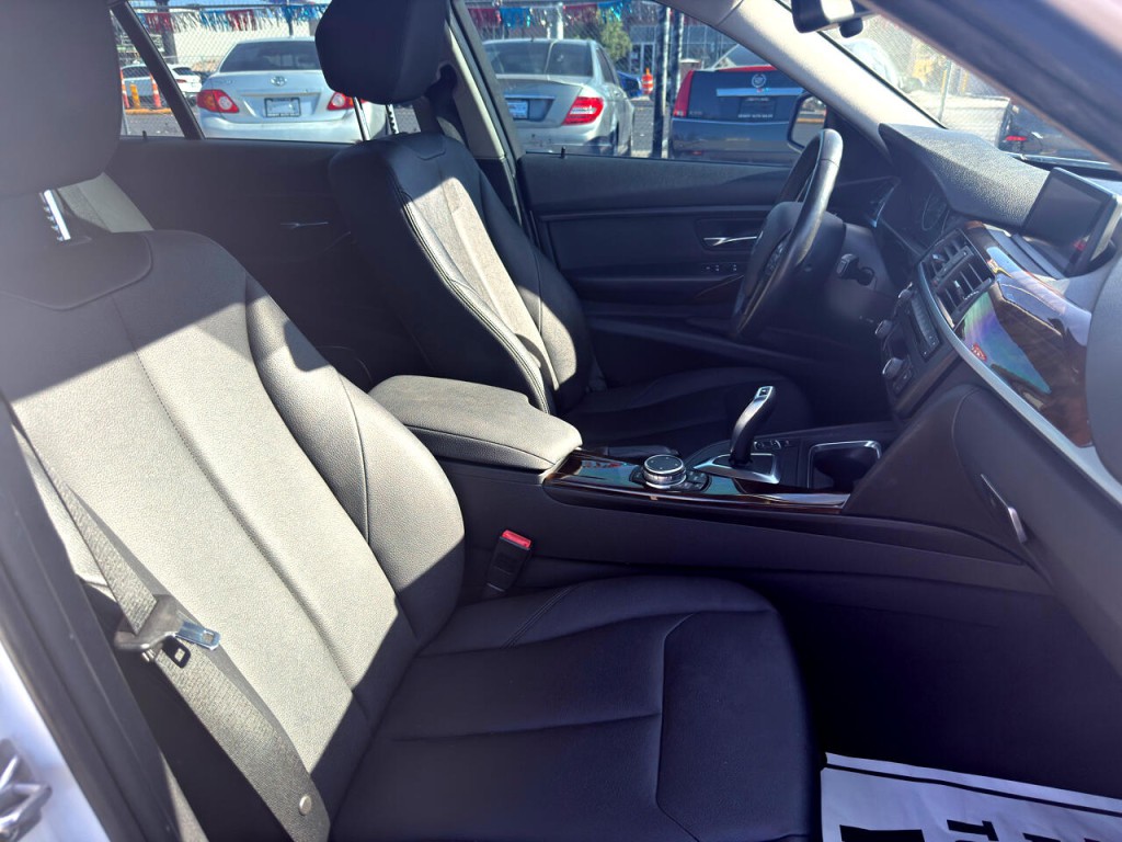 2015 BMW 3 Series Image 16