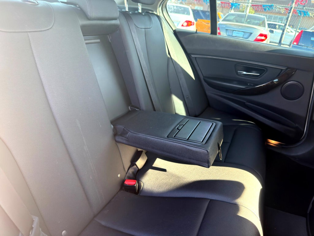 2015 BMW 3 Series Image 18