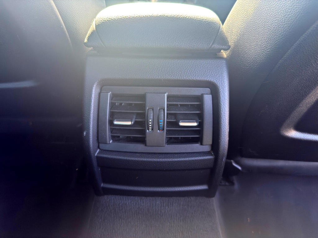 2015 BMW 3 Series Image 19