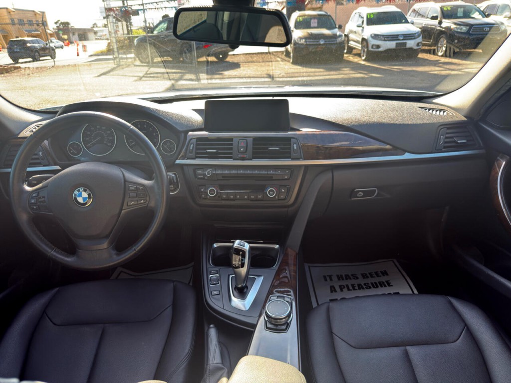 2015 BMW 3 Series Image 20