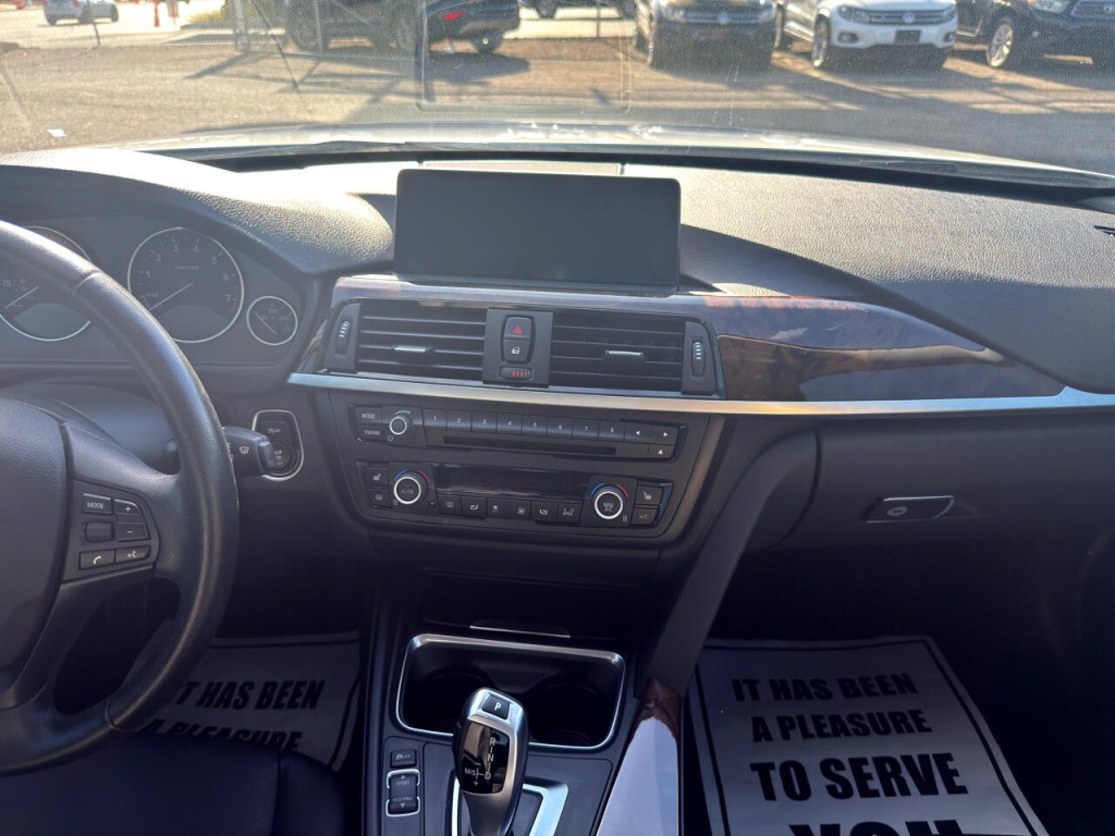 2015 BMW 3 Series Image 21