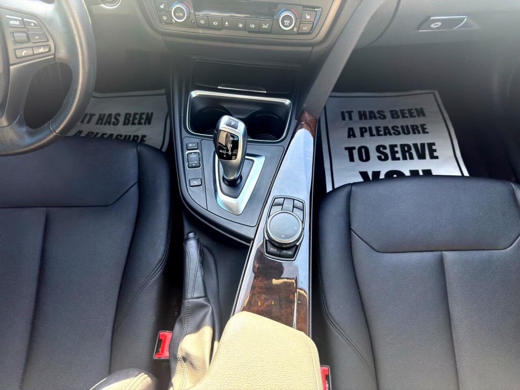 2015 BMW 3 Series Image 22