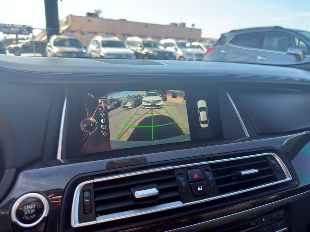 2015 BMW 3 Series Image 23