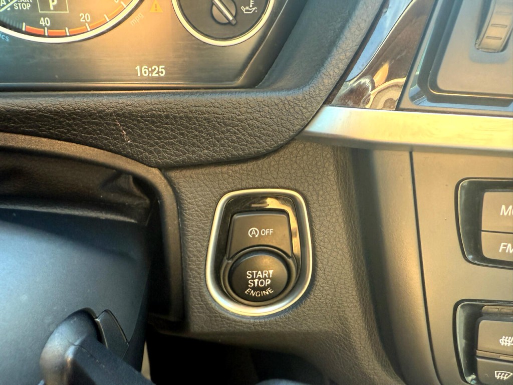 2015 BMW 3 Series Image 26