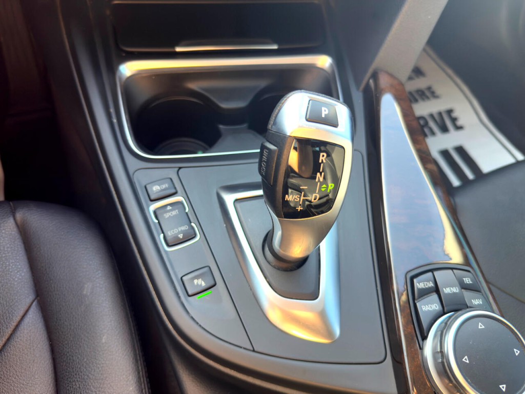 2015 BMW 3 Series Image 27