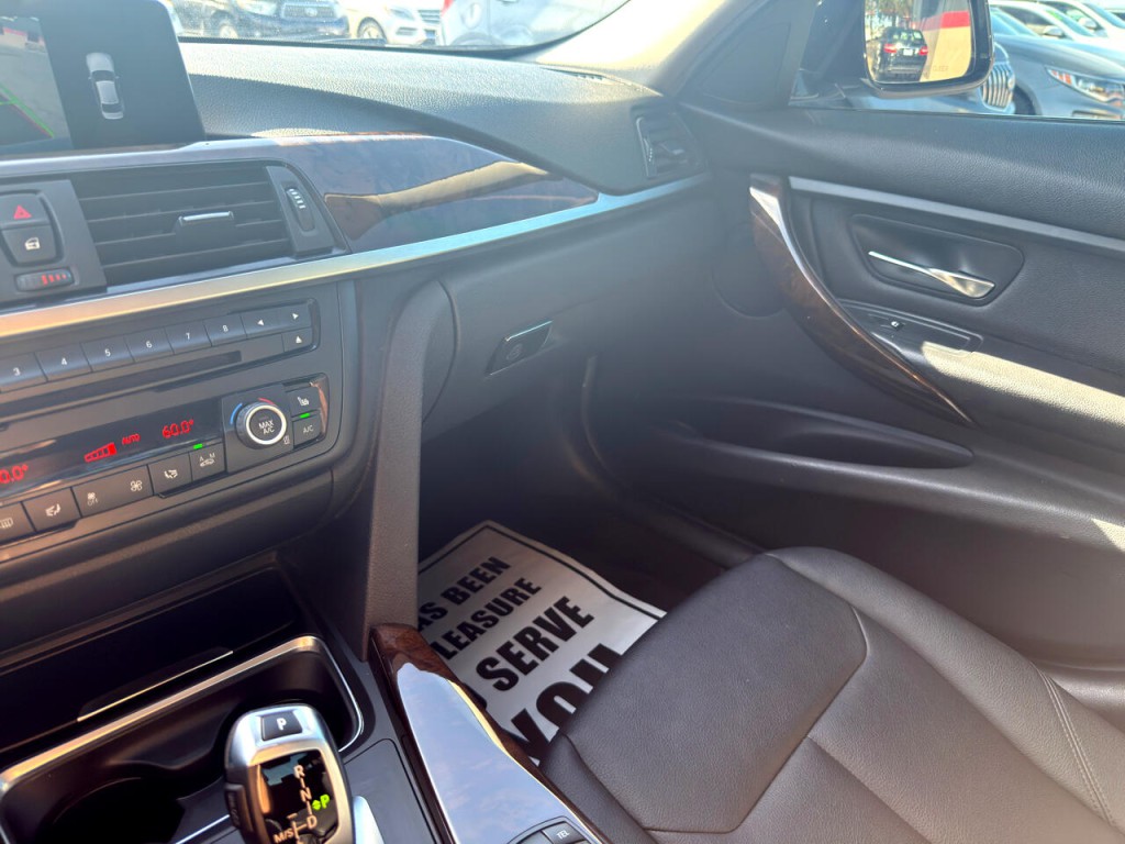 2015 BMW 3 Series Image 29