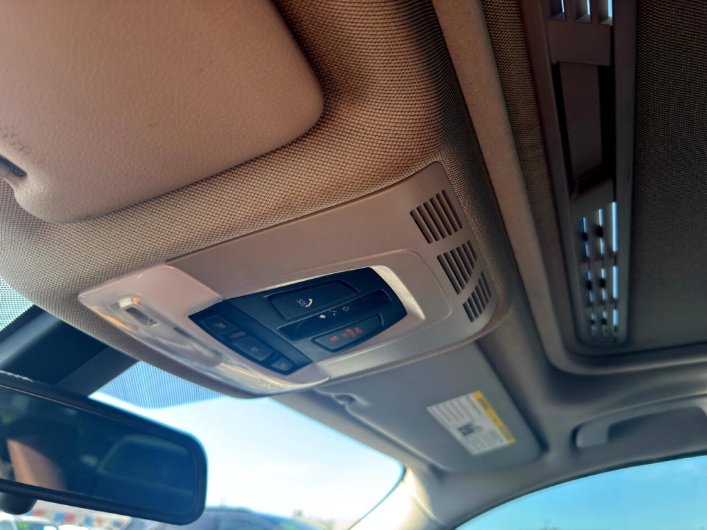 2015 BMW 3 Series Image 30