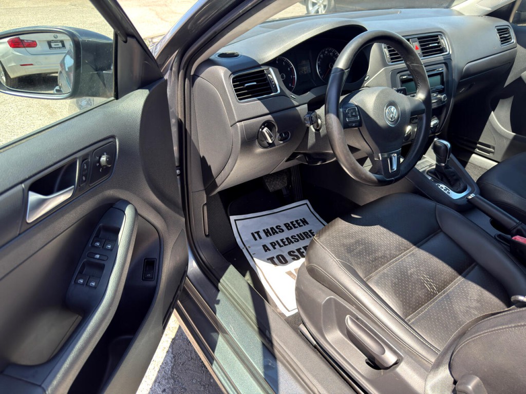 2012 Volkswagen Jetta Image 16