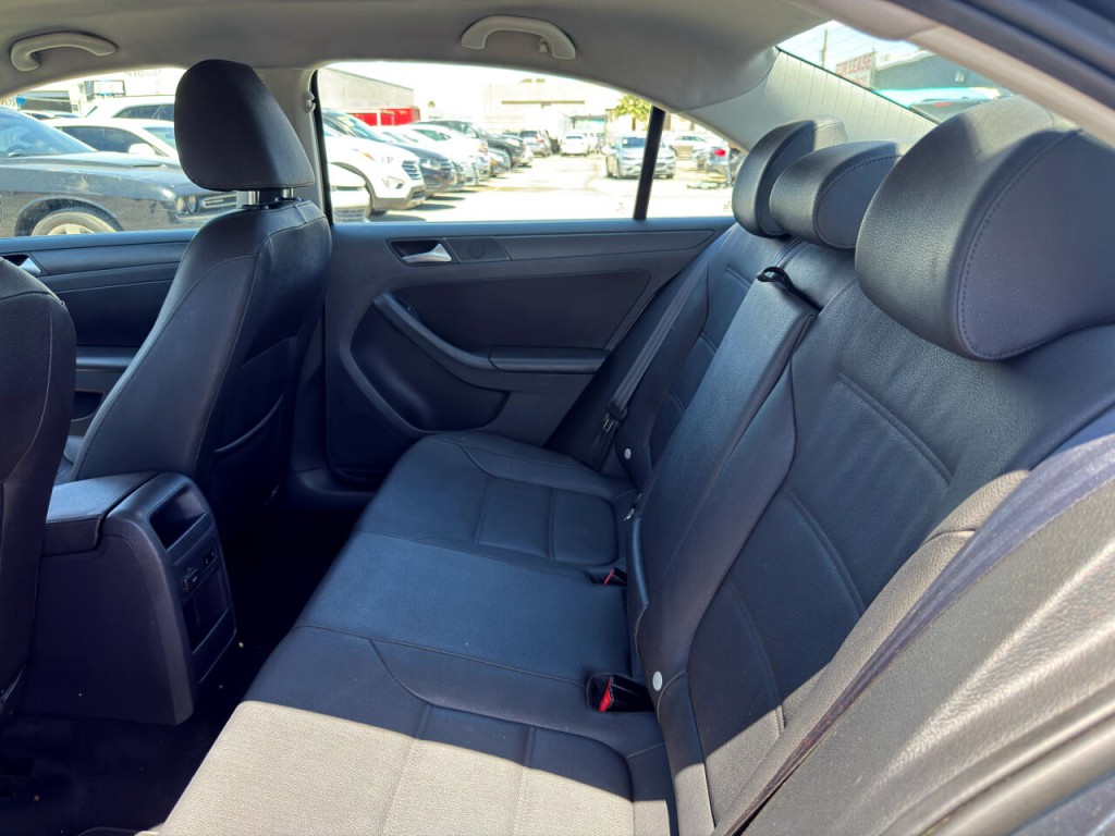 2012 Volkswagen Jetta Image 19