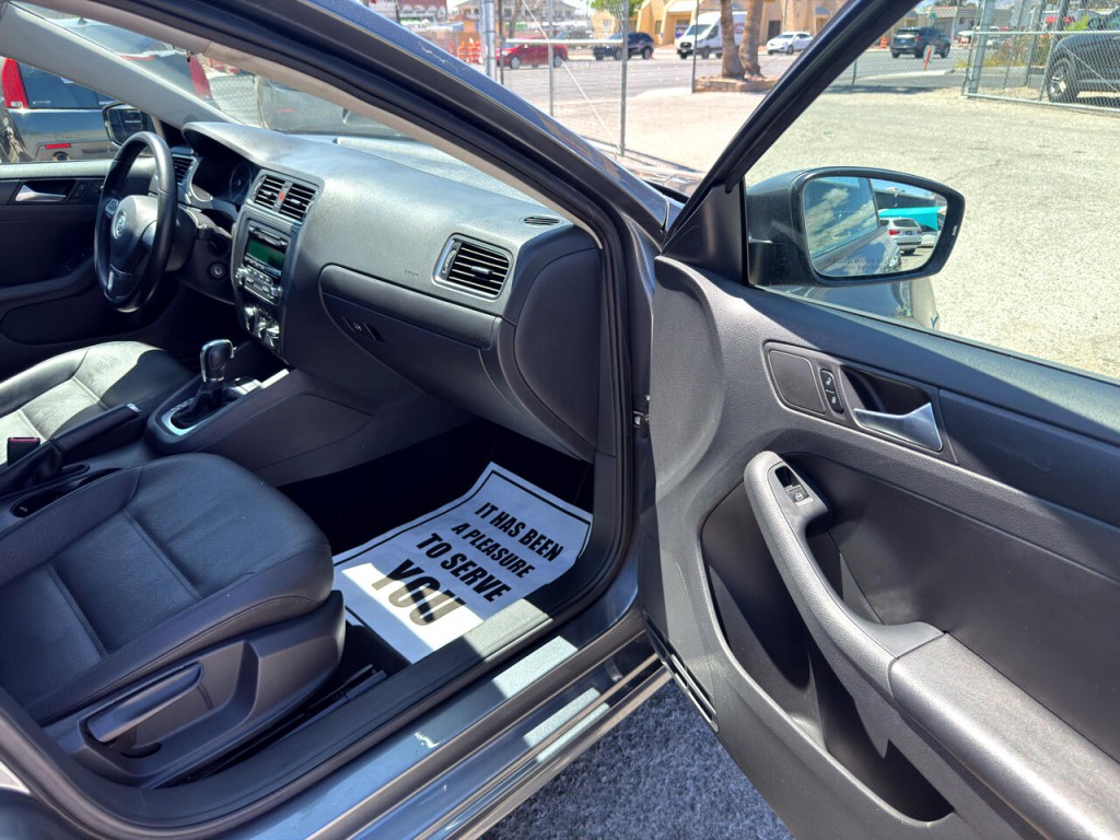 2012 Volkswagen Jetta Image 20