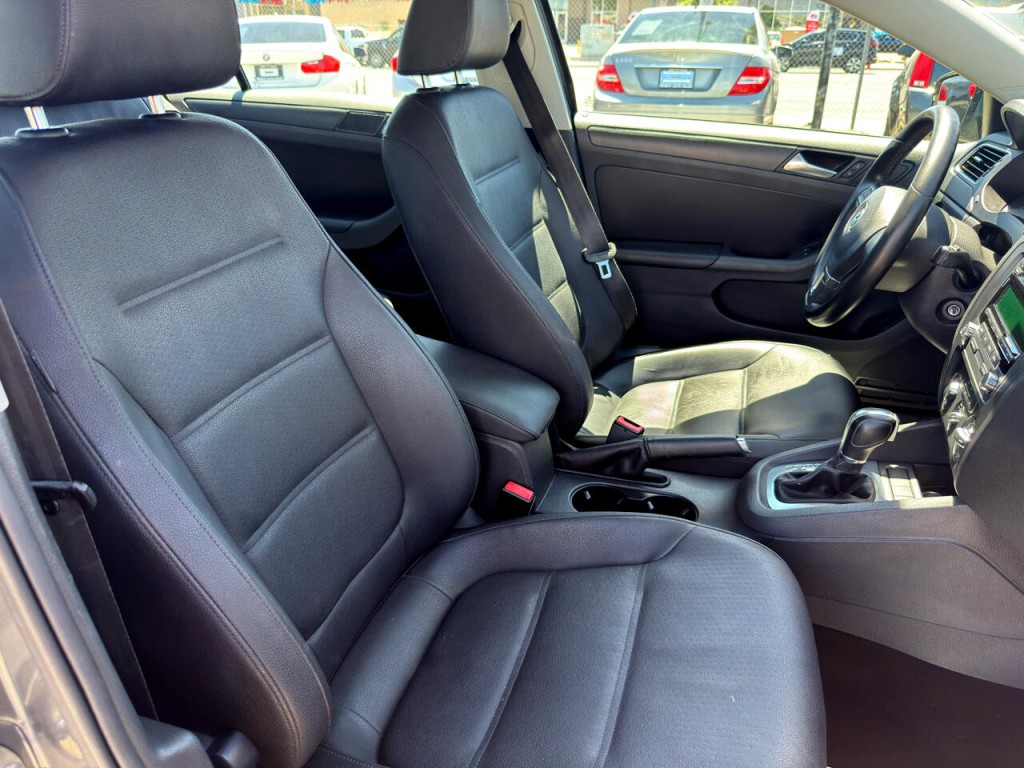 2012 Volkswagen Jetta Image 21