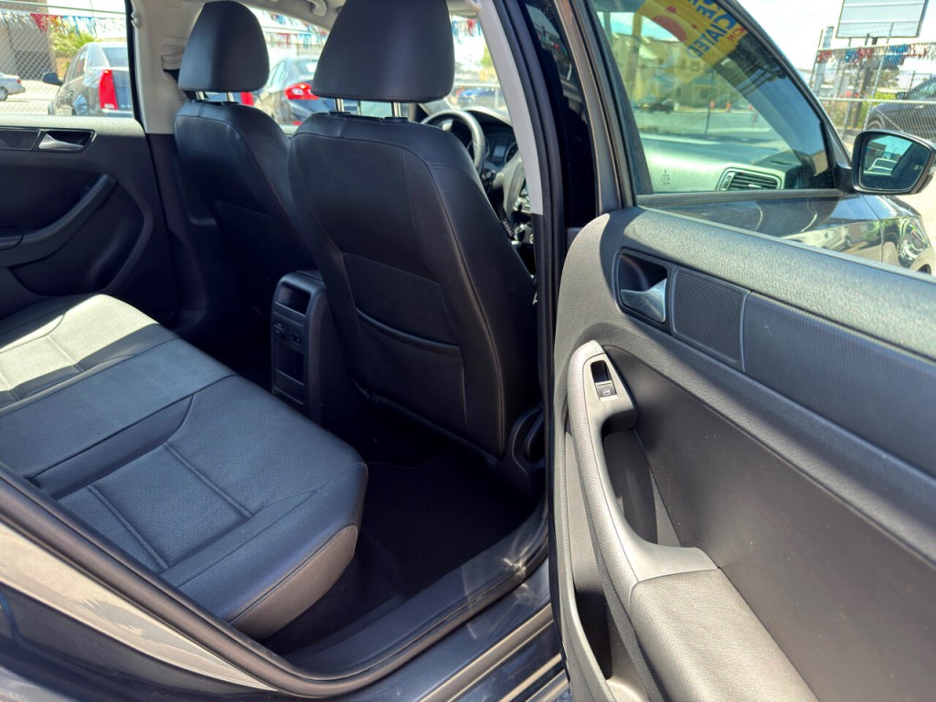 2012 Volkswagen Jetta Image 22