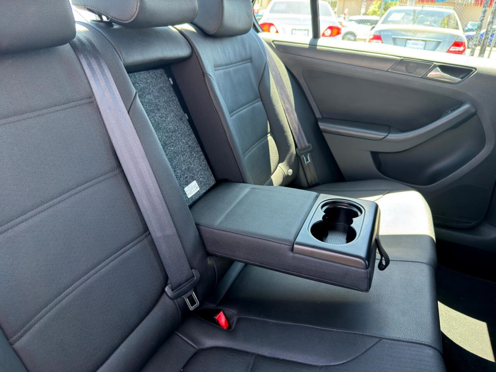 2012 Volkswagen Jetta Image 23