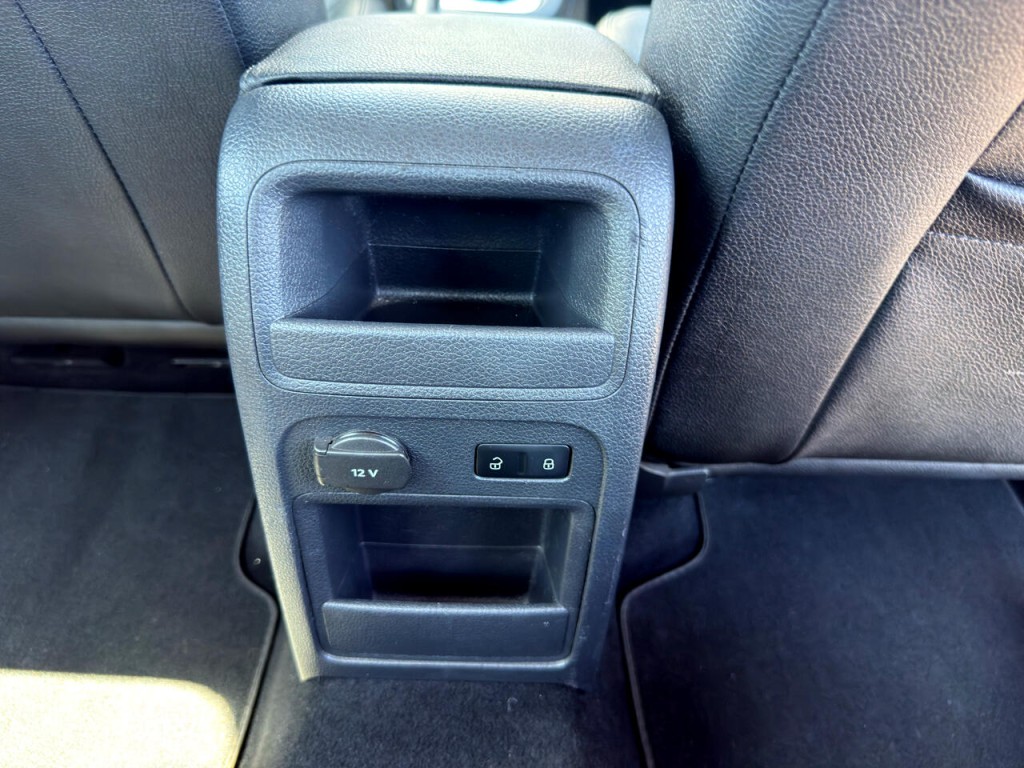 2012 Volkswagen Jetta Image 24
