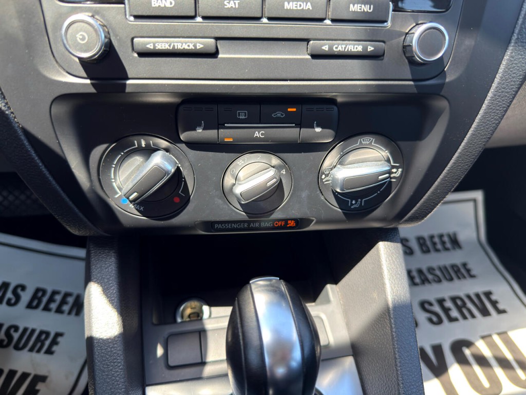 2012 Volkswagen Jetta Image 29
