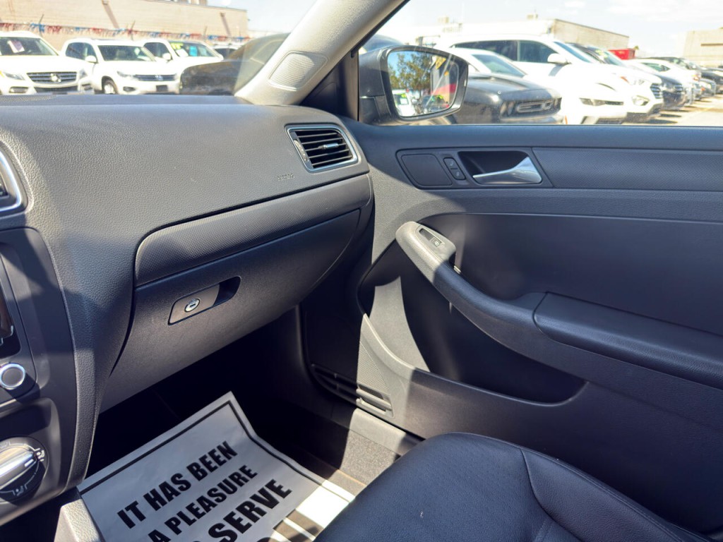 2012 Volkswagen Jetta Image 30