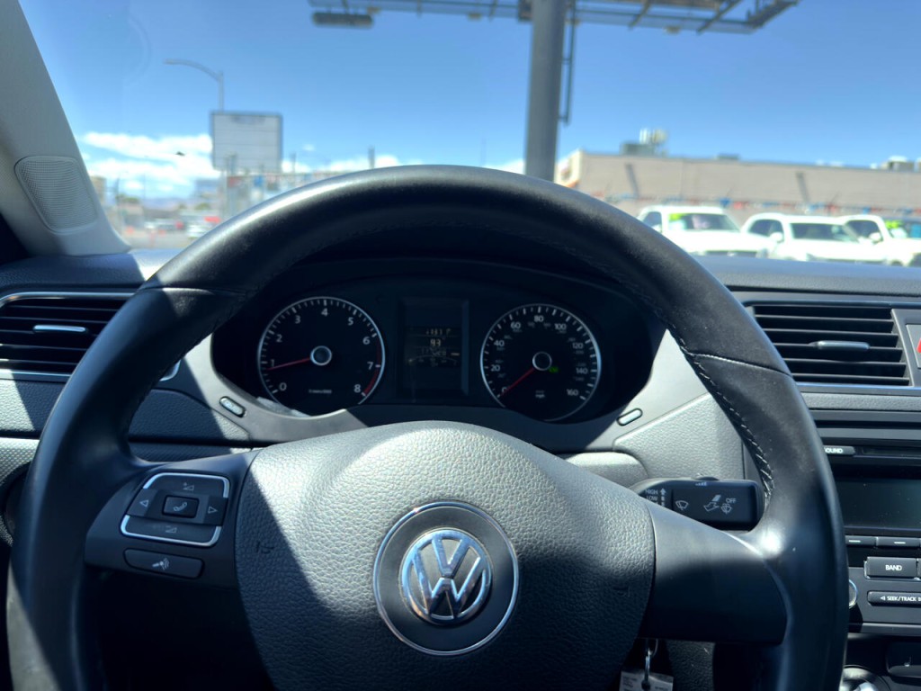 2012 Volkswagen Jetta Image 33