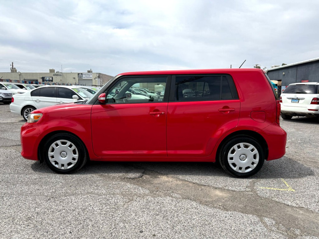 2013 Scion xB Image 10