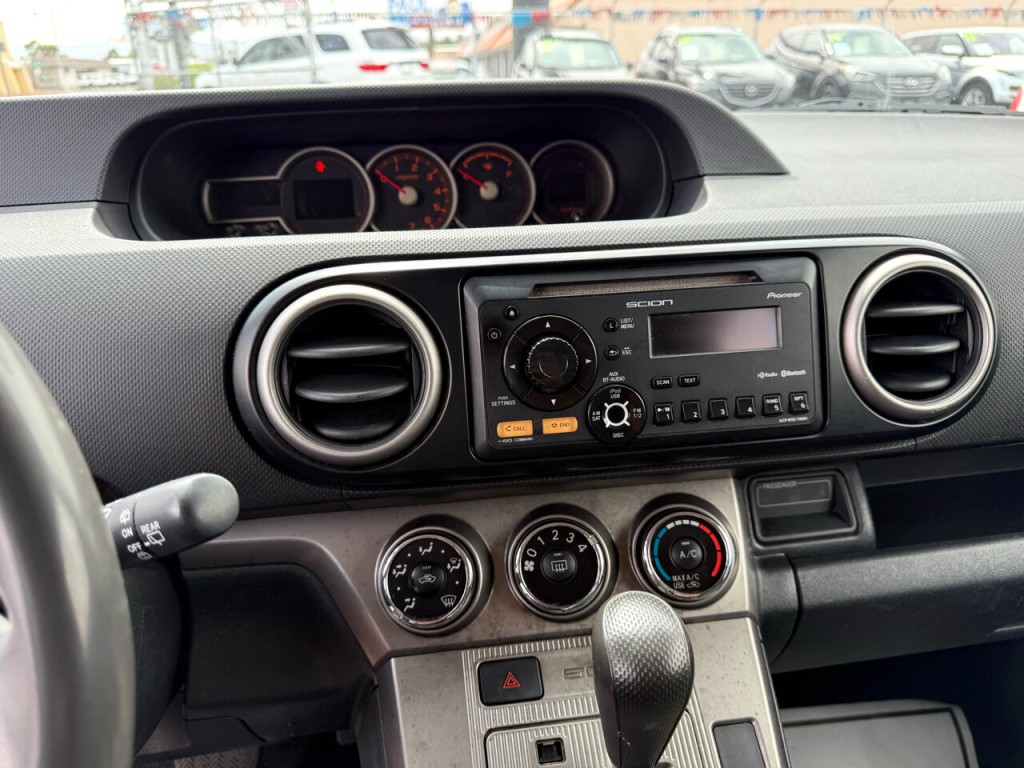 2013 Scion xB Image 16