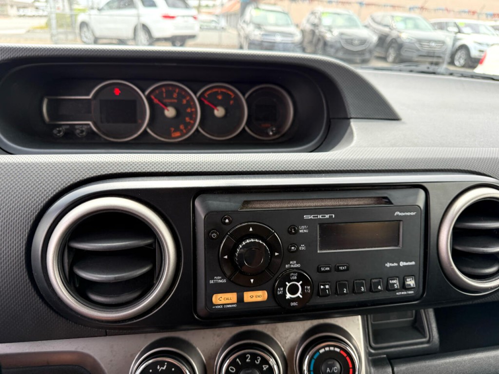 2013 Scion xB Image 18