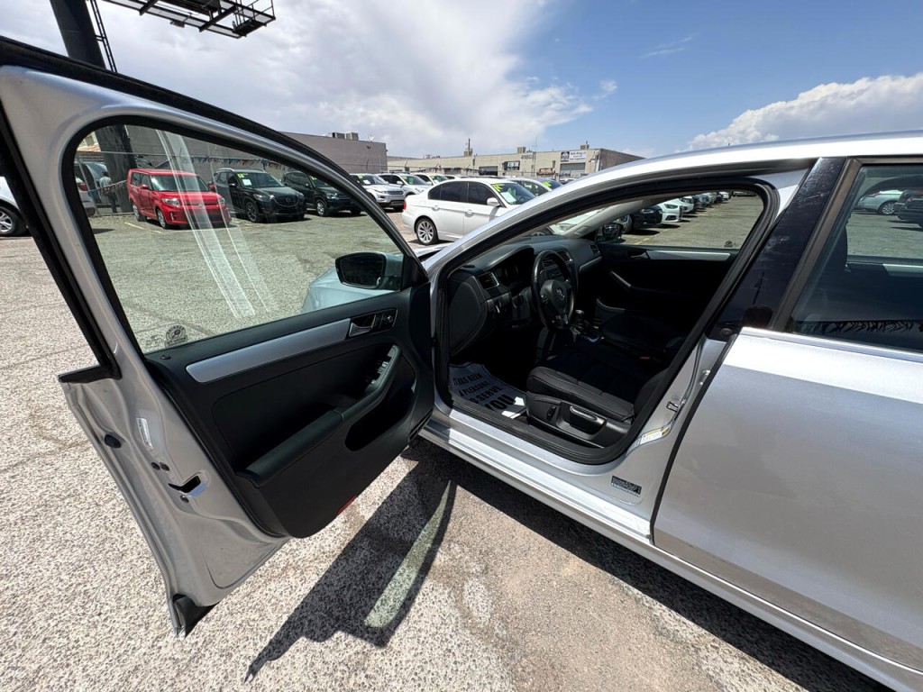 2014 Volkswagen Jetta Image 12