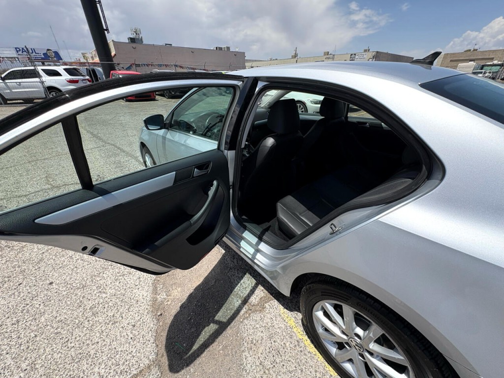 2014 Volkswagen Jetta Image 24