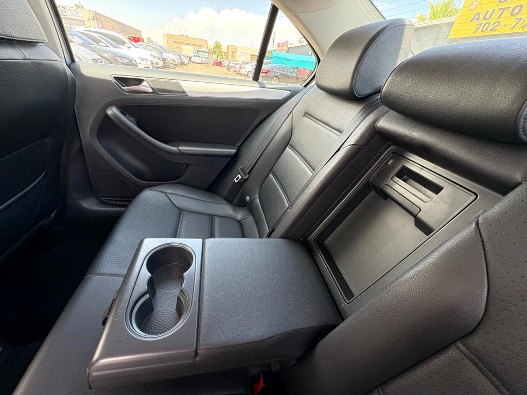 2014 Volkswagen Jetta Image 28