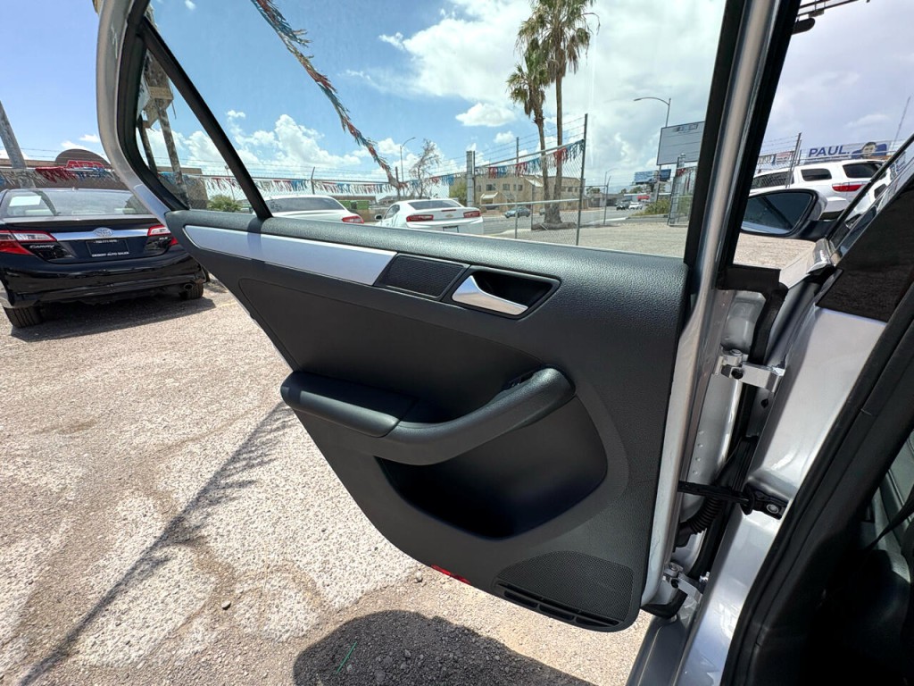 2014 Volkswagen Jetta Image 30