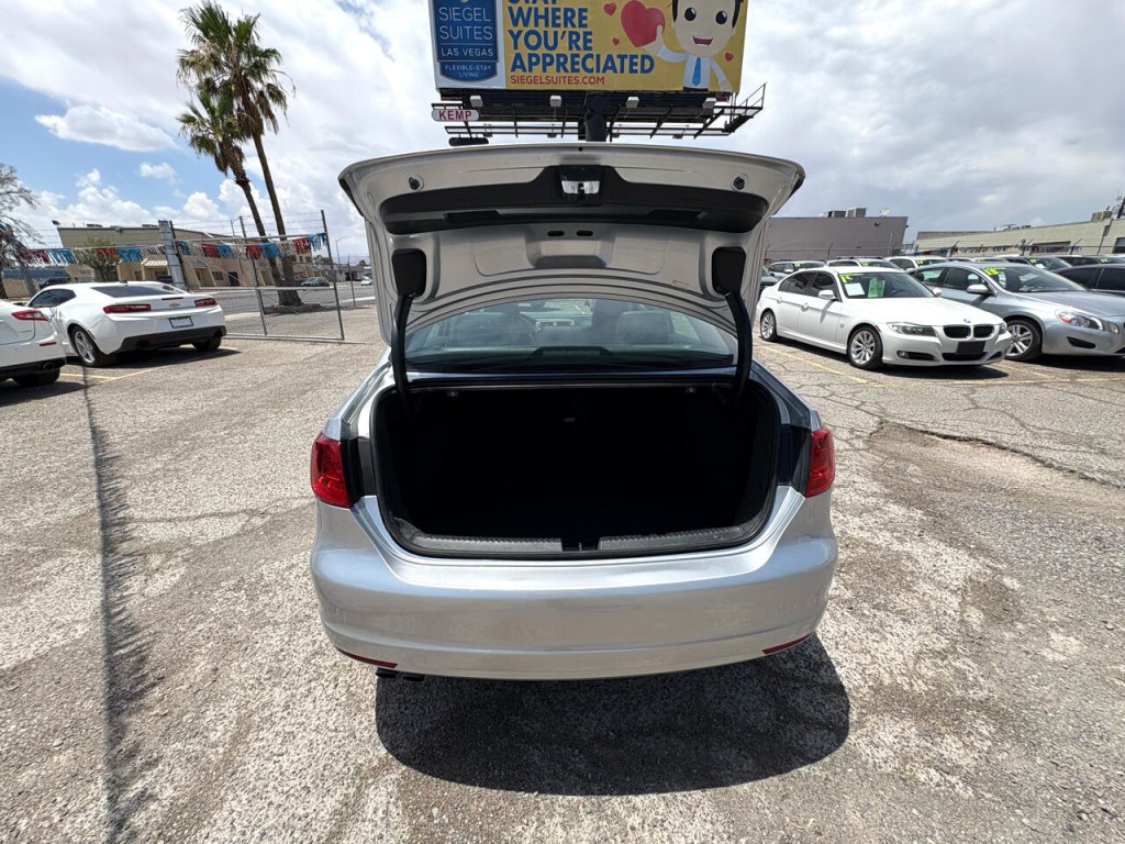 2014 Volkswagen Jetta Image 32