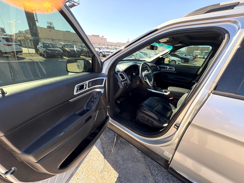 2011 Ford Explorer Image 10