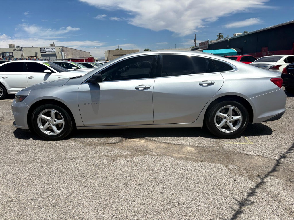 2017 Chevrolet Malibu Image 3