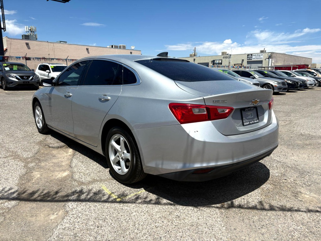2017 Chevrolet Malibu Image 4